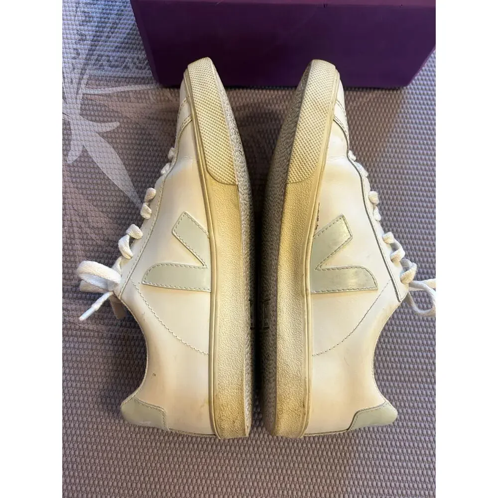 VEJA White Mint Leather Sneakers Women’s Size 7 EU 38 Low Top Lace Up Minimalist
